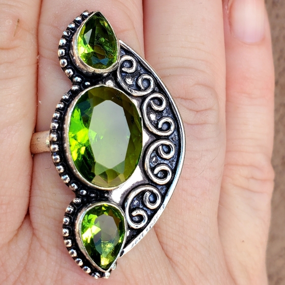 New Peridot 925 Silver Statement Ring. - Picture 5 of 8